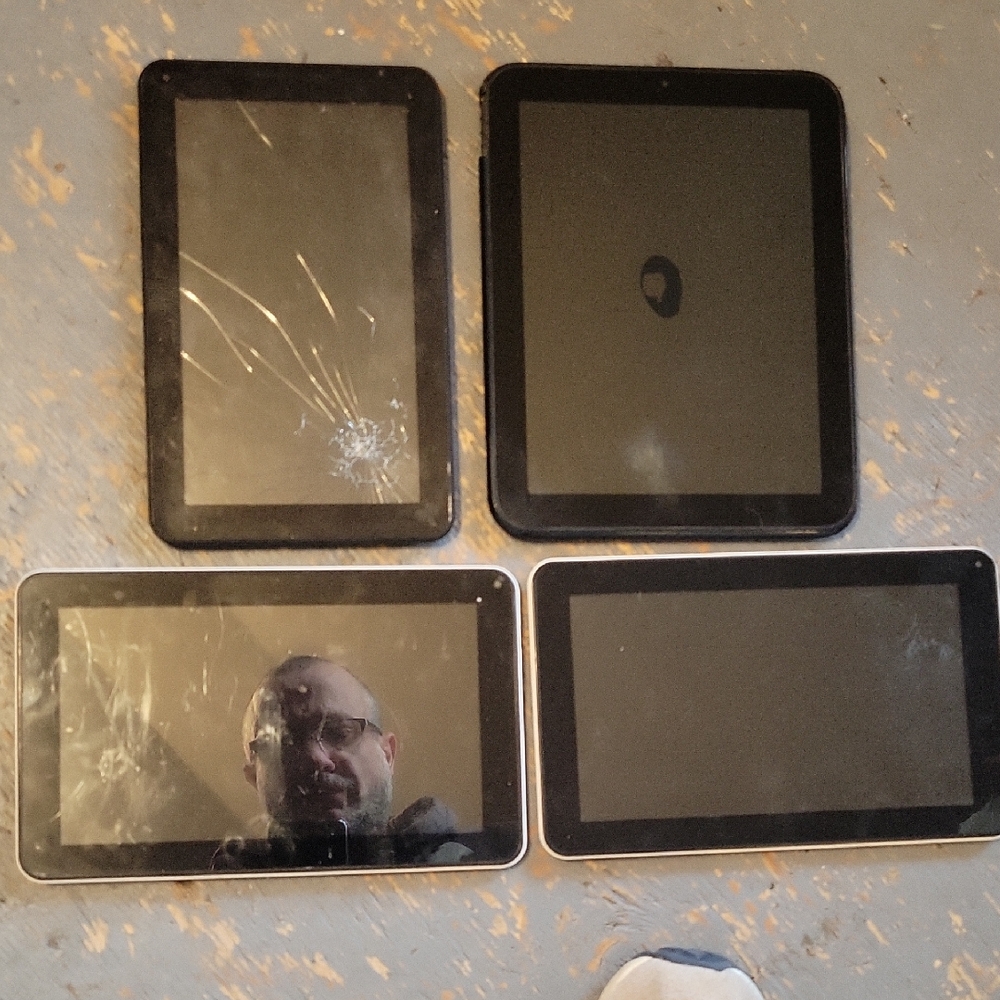Four (4) Android Tablets 4 FIX/REPAIR